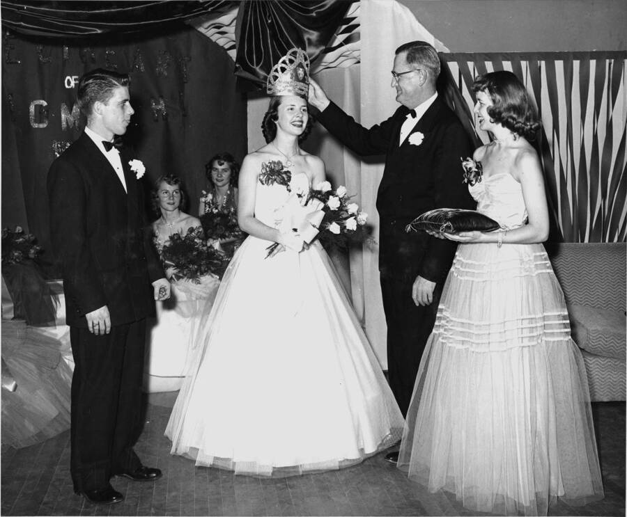 The crowning of 1953 Sweetheart of Sigma Chi. Pictured left to right: William Luscher, Nancy Lyle, President Jesse Buchanan, Madeline Meltvedt (1952 Sweetheart).
