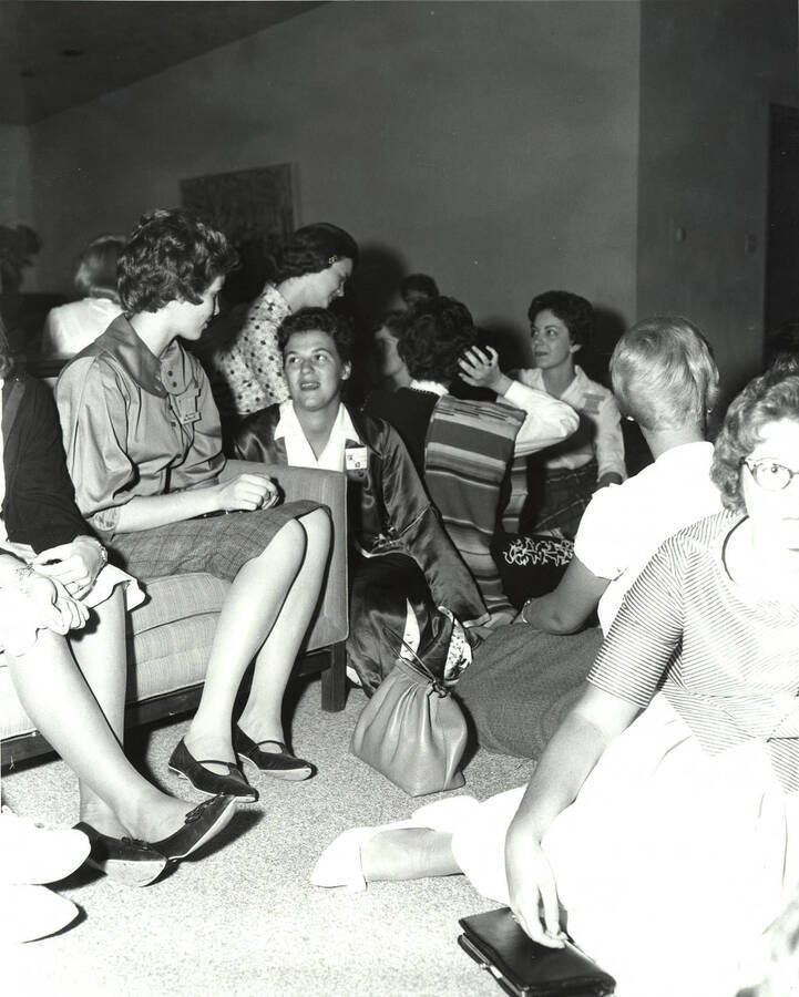 Current members of Gamma Phi Beta sit and talk with interested girls in Gamma Phi Beta's living area during rush week.
