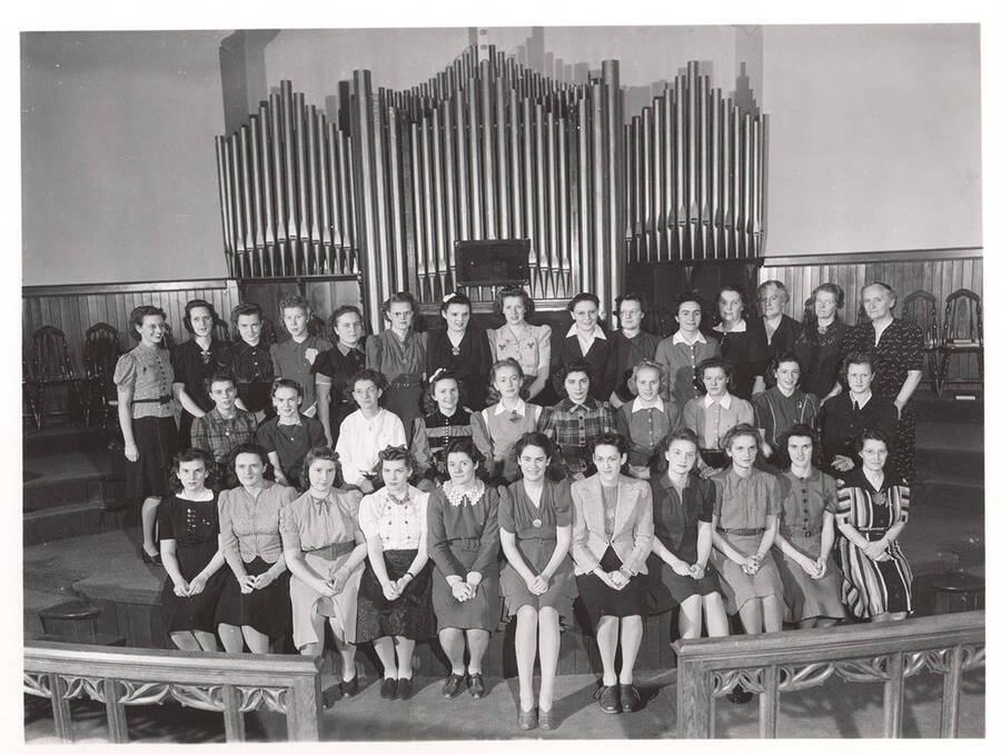 A group photo of members of Kappa Phi, a Methodist organization for women students at the University of Idaho.