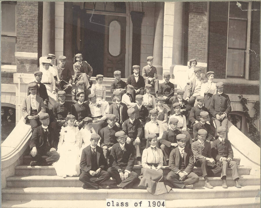 The class of 1904 sits for a group photograph on the steps of the Old Administration Building (1891-1906).