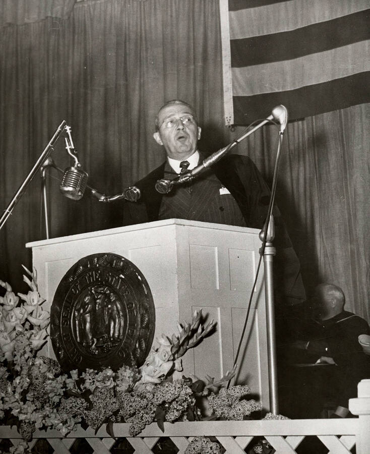 Edwin Palmer Hoyt, editor and publisher of the Denver Post, giving the 1950 Commencement address.