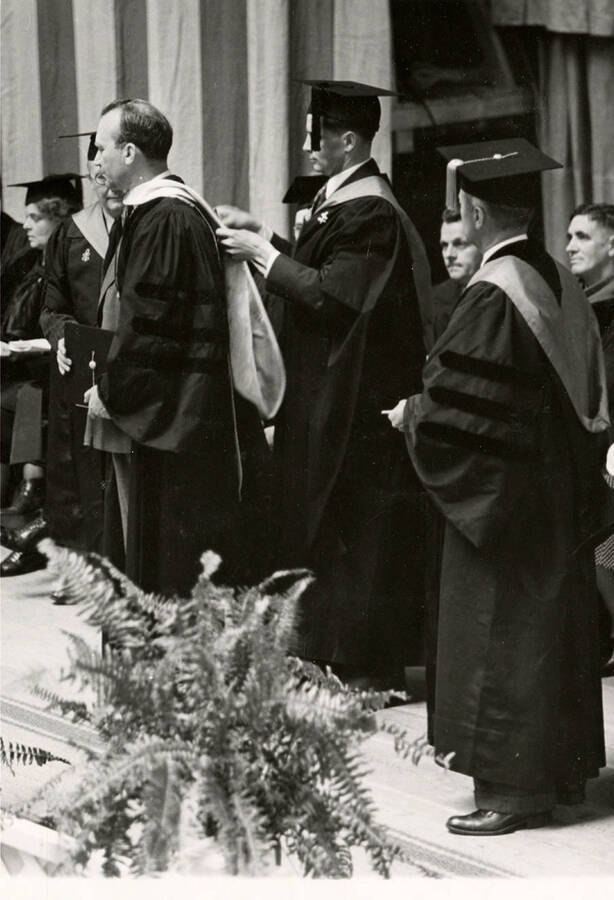 Talbot Jennings receiving an honorary degree stole from Dean Wunderlich during the 1939 Commencement.