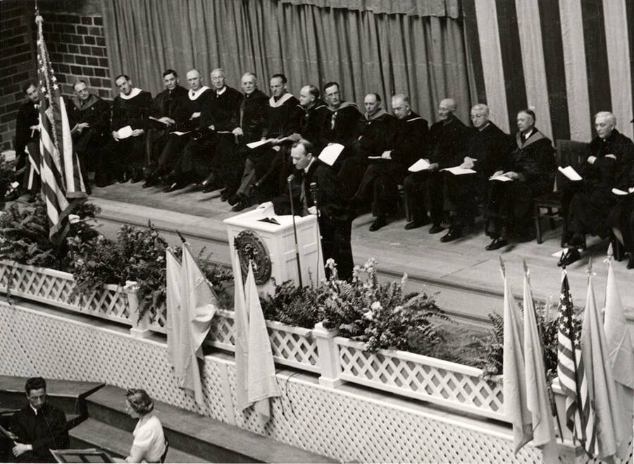 Talbot Jennings delivers the Commencement address in 1939.