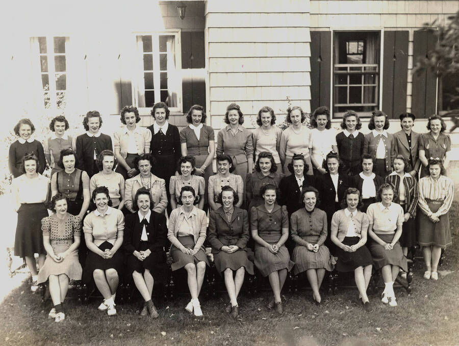 The ladies of Alpha Chi Omega pose for a group photograph.