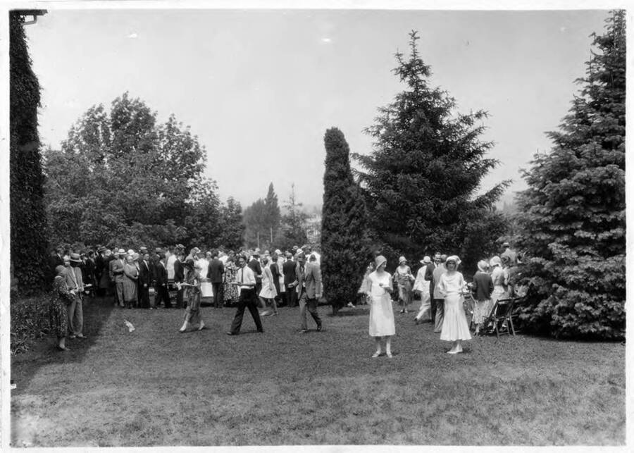 Picnic on a lawn for the 1931 Commencement. Photographer Hodgins Foto Service, Moscow