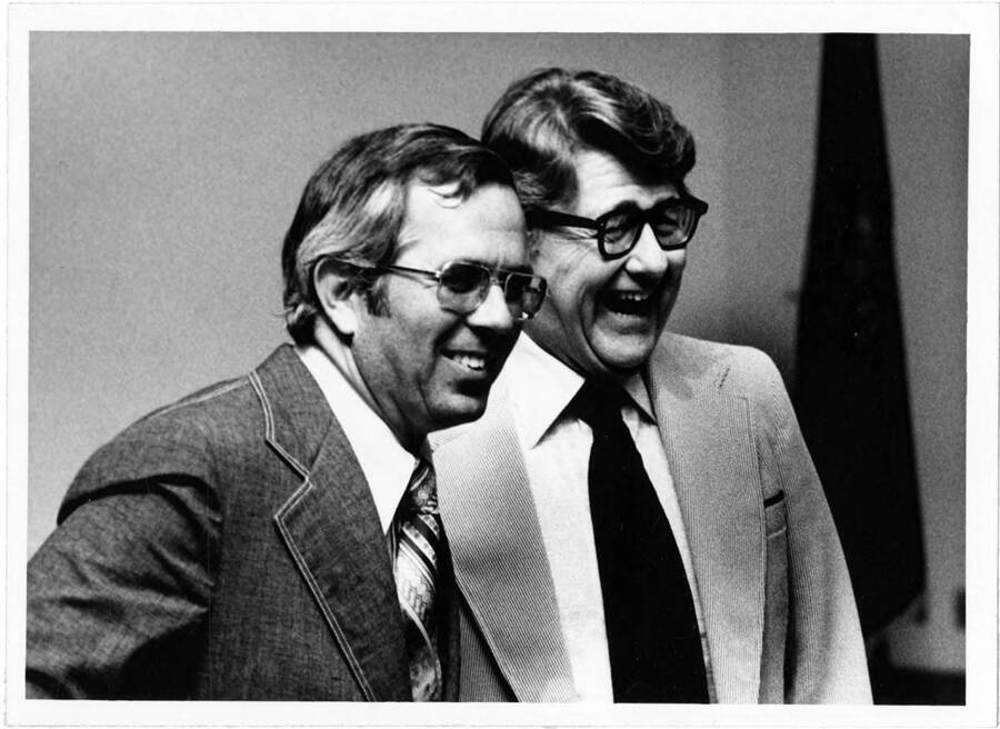 Alumni Association president William W. Deal with Academic Vice President Robert W. Coonrod for the 1975 Commencement ceremony.