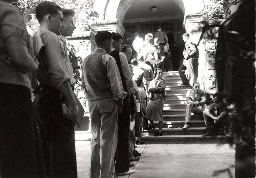 Students wait in line to enter the Women's Gym to register for classes. The Women's Gym became Art and Architecture South in 1976.
