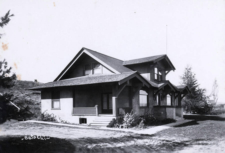 Formerly General Chrisman's home. Beta Chi's house on 720 Idaho, which became Delta Tau Delta in 1931.