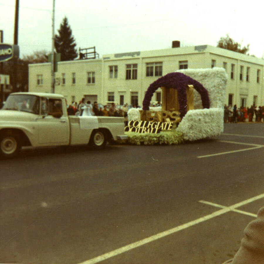 A truck pulls an unassociated float during the Homecoming parade.