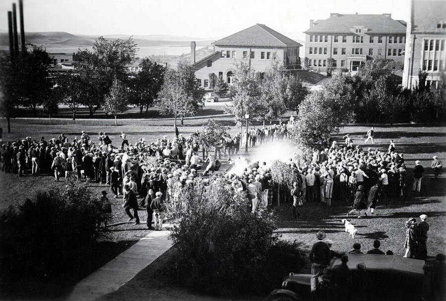An overhead shot of the Administration Lawn, featuring the annual tug-of-war contest between freshmen and sophomore as part of the Hulme fights.