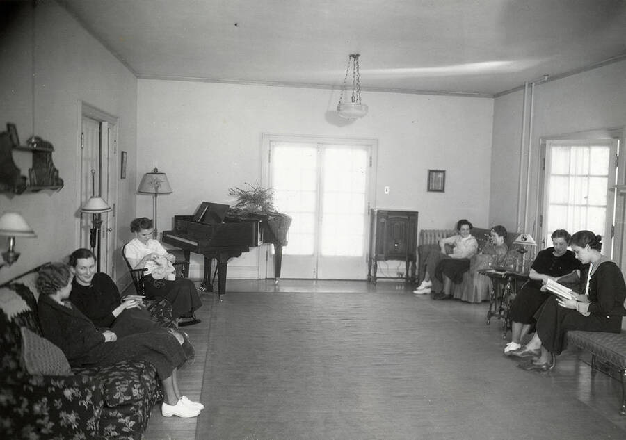 Students sitting around the living room at the Gamma Phi Beta house, which is at 1038 Blake Avenue.