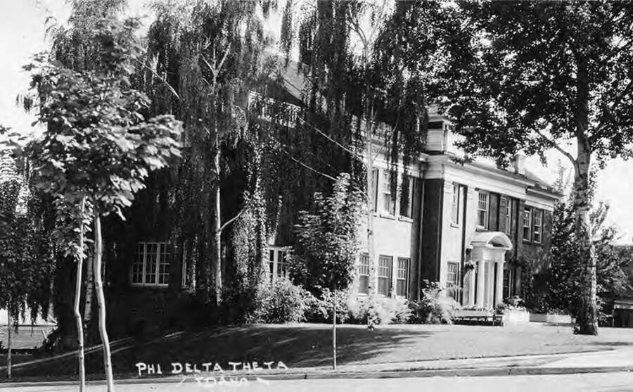 Phi Delta Theta house after the addiction of the entrance portico, on the southeast corner of Elm Street and Idaho Avenue.