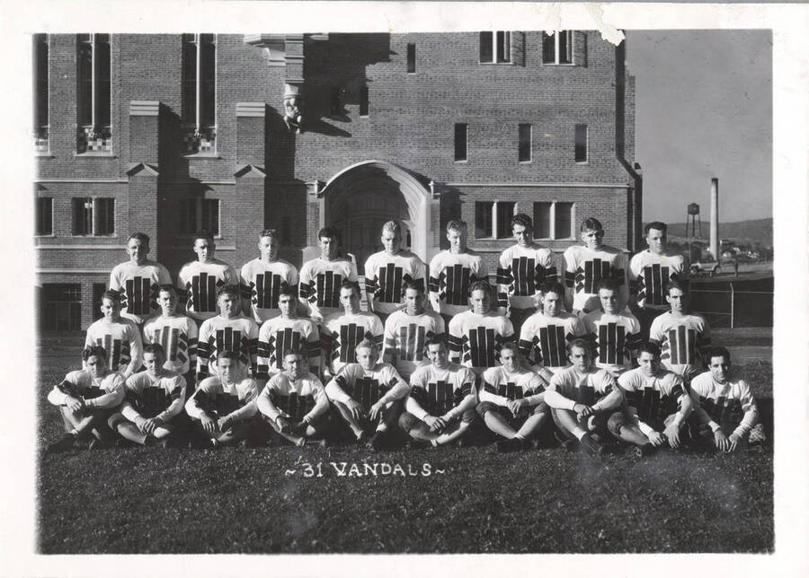 Photograph featuring the 1931 Idaho Vandals football team posing in front of the Administration Building.