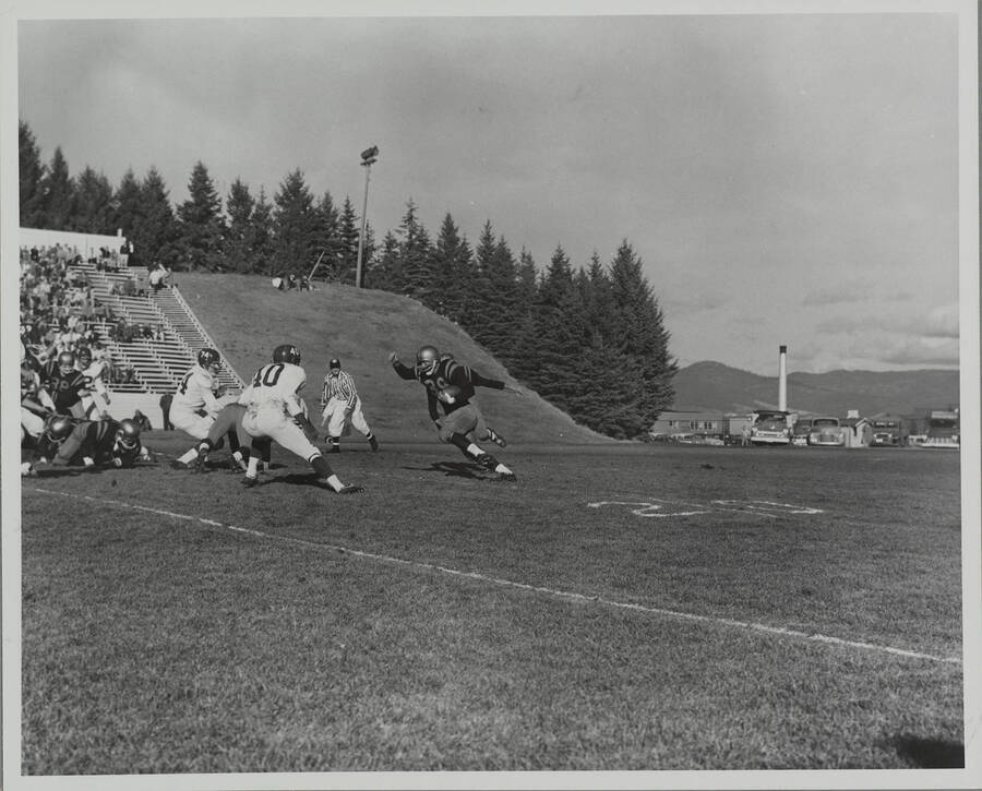An Idaho runner stares down two would-be Washington State tacklers.