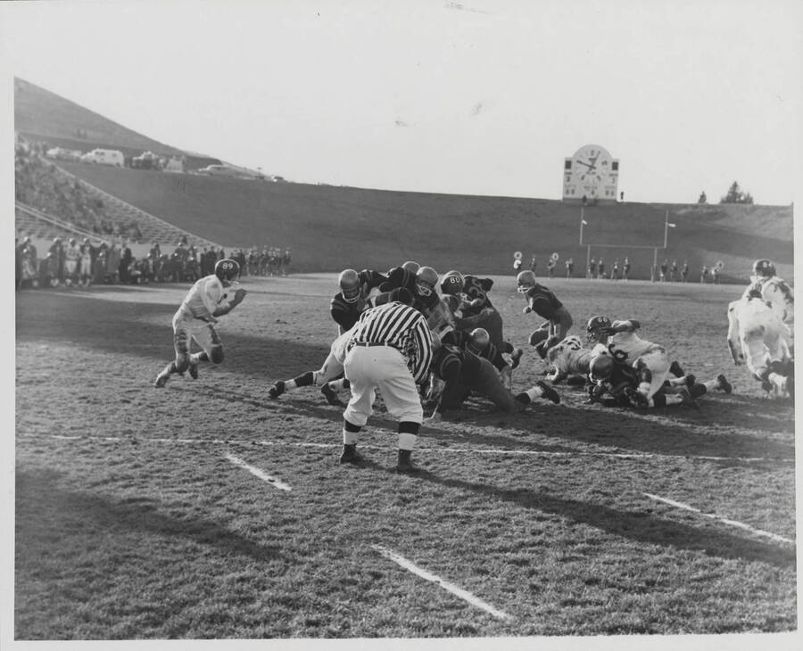 Several Idaho players converge for a scrum tackle.