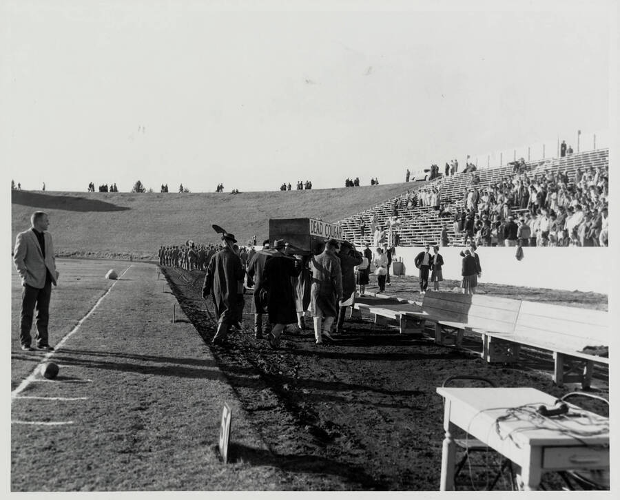 Prior to the game, Idaho fans carry shovels and a coffin with the words 'Dead Cougar' on it.