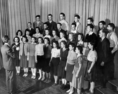 The Vandaleers rehearse a song before their performance.