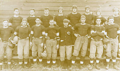 A group portrait of 16 members of the Vandal football team at the University of Idaho.
