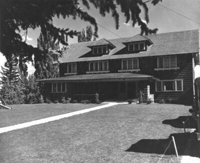 An angled photo of Tau Kappa Epsilon house, located at 1030 Blake Avenue.