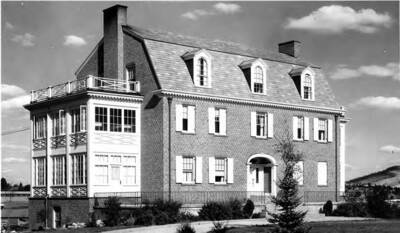 A photo of Sigma Alpha Epsilon house, located at 920 Deakin Avenue.