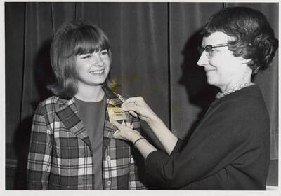 University of Idaho student Donna Jo Larson, recipient of a Sears scholarship, receives a name tag from Dr. Florence Aller.