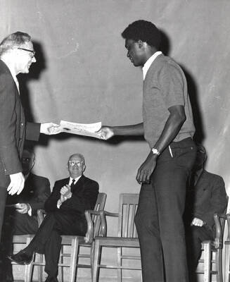 President Ernest W. Hartung congratulates University of Idaho student Alfred Susu of Nigeria upon receiving a Certificate of Meritorious Achievement from the African-American Institute.