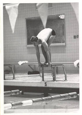 Idaho swimmer Bob Bonzer prepares to dive off the starting block.