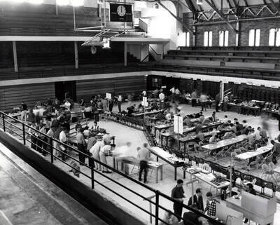 A wide-angled view of students gathered in the Memorial Gymnasium for registration.