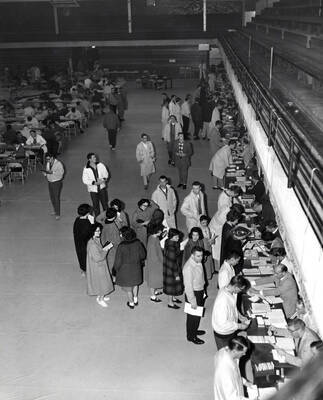 Students wait in line to hand over schedule cards for course registration in the Memorial Gymnasium.