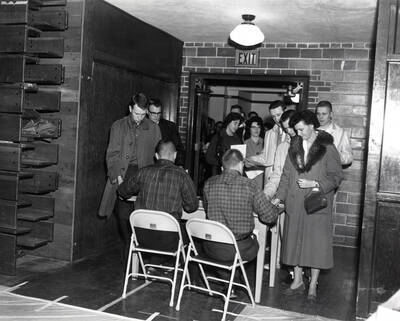 Students wait in line to begin registering for second semester in the Memorial Gym.