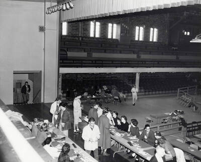 Students complete registration for second semester courses in the Memorial Gymnasium.