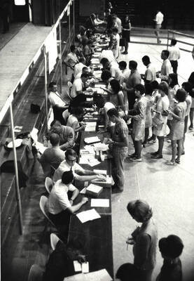 Students wait in line to register for classes at the Memorial Gym.