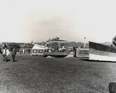 A group of unidentified floats line up before the start of the Homecoming parade.