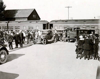 Students arrive in Moscow by train for the fall semester of courses.