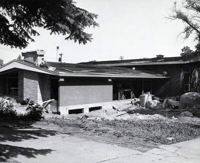 Gamma Phi Beta house under construction.