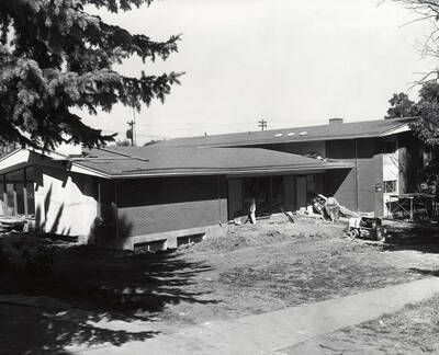 Gamma Phi Beta house under construction.