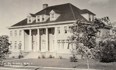 House on southeast corner of 6th and Elm Streets occupied by Pi Sigma Rho which became Alpha Phi in 1928.