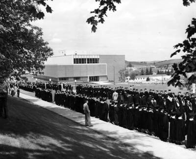 Governor Robert E. Smylie, U of I President Donald R. Theophilus and the Board of Regents lead the 64th commencement procession.