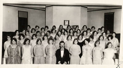 Members include Grace Ellis, Ruth Fisher, Marylou Craven, Laura Clark, Florence Oberg, Louene Doolittle, Ada Jones, Margaret Scilley, Helen Ames, Maxine Fagerstedt, Janet Gooding, Bernice Smith, Lois Russell, Cozzette Hull, Violet Bohman, Norma Brown, Dorothy Taylor, Eleanor Songer, Virginia Grant, Caryl Thompson, Sylvia Oldman, Edna Richards, Florence Joslin, Catherine York, Marie Jessup, Miriam Burton, Jessie Little, Ruth Garver, Jessie Wilson, Dorothy Simms, Estelle Jones, Ellen Braxtan, Ruth Johnston, Rachel Jenks, Mary King, Ada Henry, Dorothy Hirschman, Mary Thomas, Elsie Schmidt, Margaret Scholer, Dorothy Powell, Ruth Story, Katie Easter, Anne Martinson, Blanche Hall, Esther Mitshell, Vida Nettleton, Eva Baker, Marjorie Martin, Irene Thompson, Pauline Paterka, Margaret Becker, Jean Edmistion, Rachael Perrenoud, Dorothy Fredrickson, Josephine Ross, Vivian Edmiston, Karleen Morse, Elizabeth McBirney, Helen Douglas, Fynette Guthrie, Beatrice Chassy, Goldie Smith.