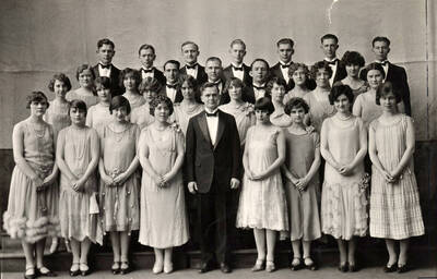 Members include Alice Ross, Vivienne Beardmore, Susanna Beasley, Gertrude Fleming, Ruth Johnson, Ellen Ostroot, Florence Oberg, Bessie Chaney, Helen Ames, Mary Murphy, Grayce Gooding, Beryl Rodgers, Howard Knight, Forest Brigham, Rex Brainard, Trumann Myklbust, Albert Ralph, Leah Timm, Elsie Hedlund, Margaret Scilley, Eva Jane Wilson, Gertrude Baken, Bernice Kendall, Josephine Throckmorton, Georgia Bell, Phyllis Palmer, Edwin Siggins, Paul Kitton, Sherman Noyes, Ray Currie, James Allen, Norman Luvaas, Charles Newhouse.