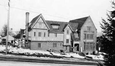 Phi Gamma Delta house under construction on the northwest corner of University Avenue and Elm Street.