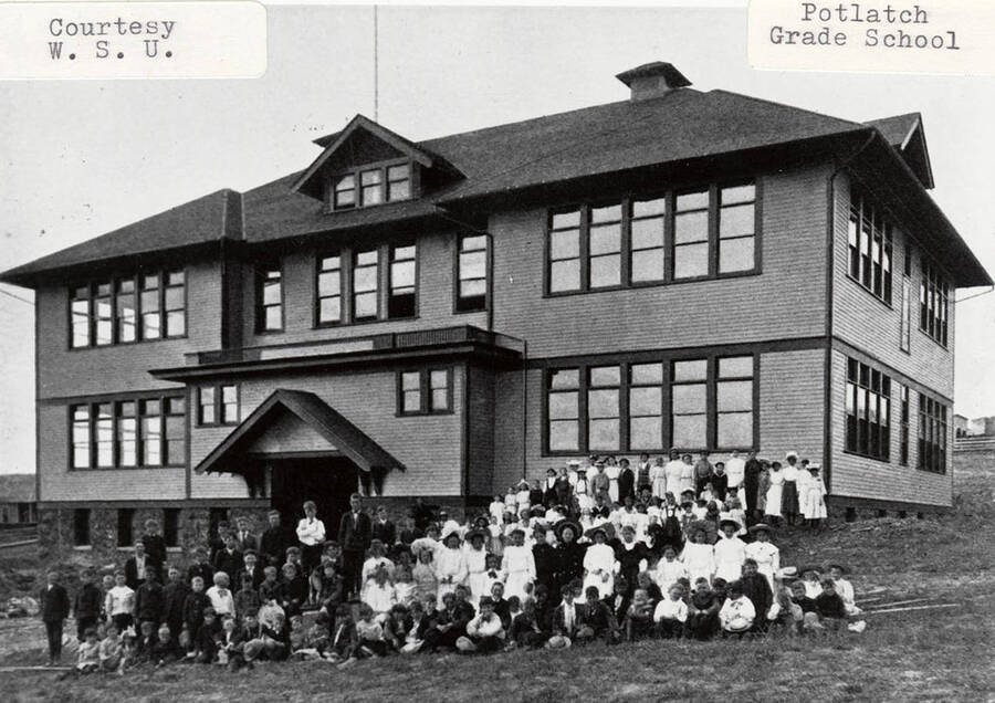 A photograph of the Potlatch Grade School.