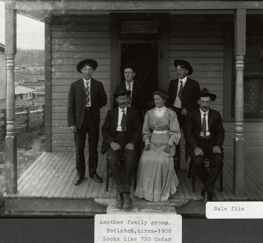 A photograph of an unknown family group in Potlatch at 720 Cedar St.