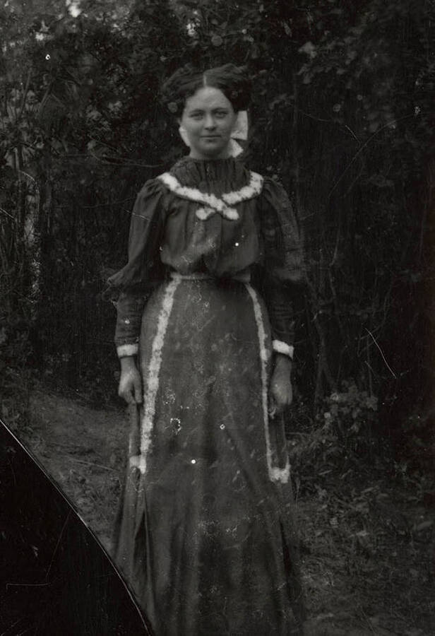 A photograph of an unknown woman.