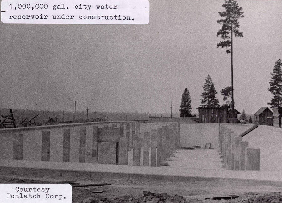 A photograph of the 1,000,000 gallon city water reservoir under construction.