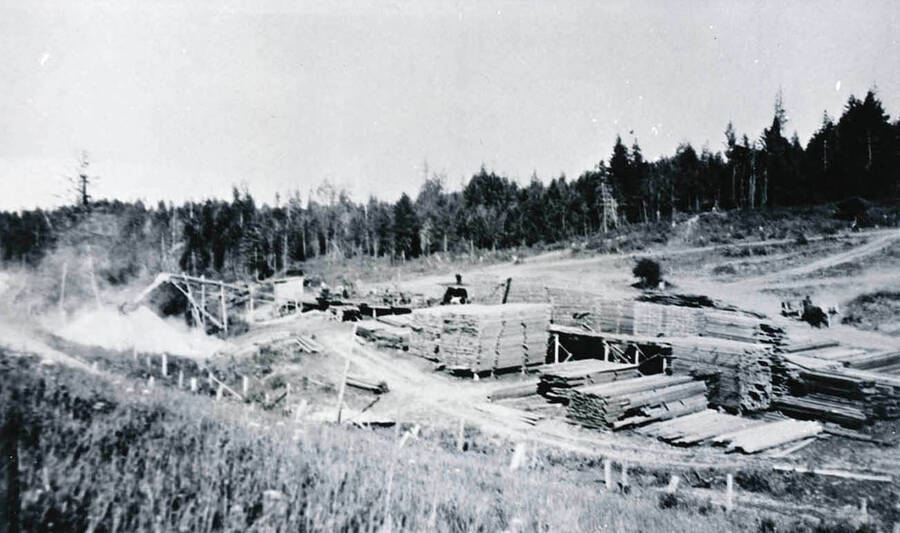 Durell Nirks first sawmill east of the barn on the home place (Bysegger)