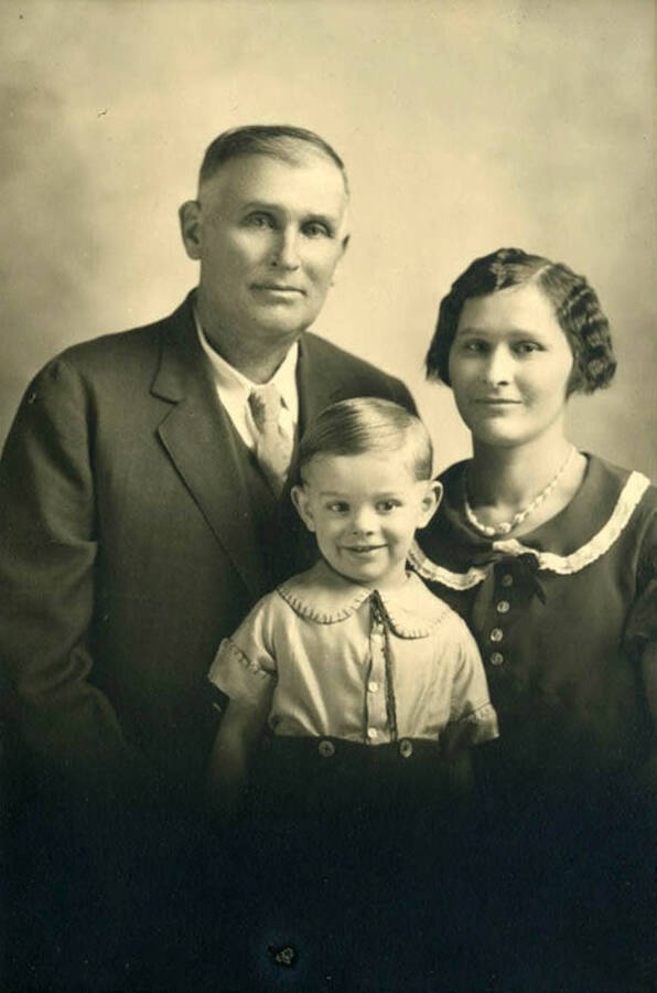 Portrait of Lois, John, and John Jr. of the Bysegger family