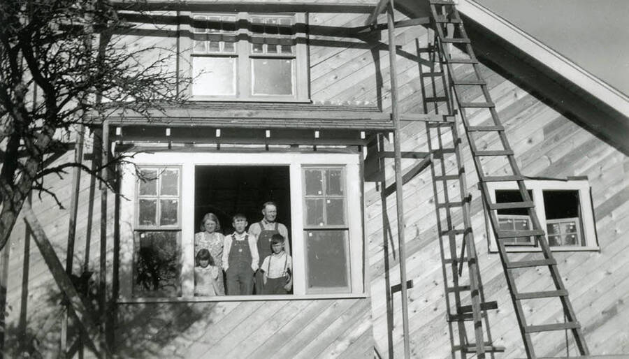 Building new Soncarty home. Ida, Shirley, Lowell, Edd and Norman.