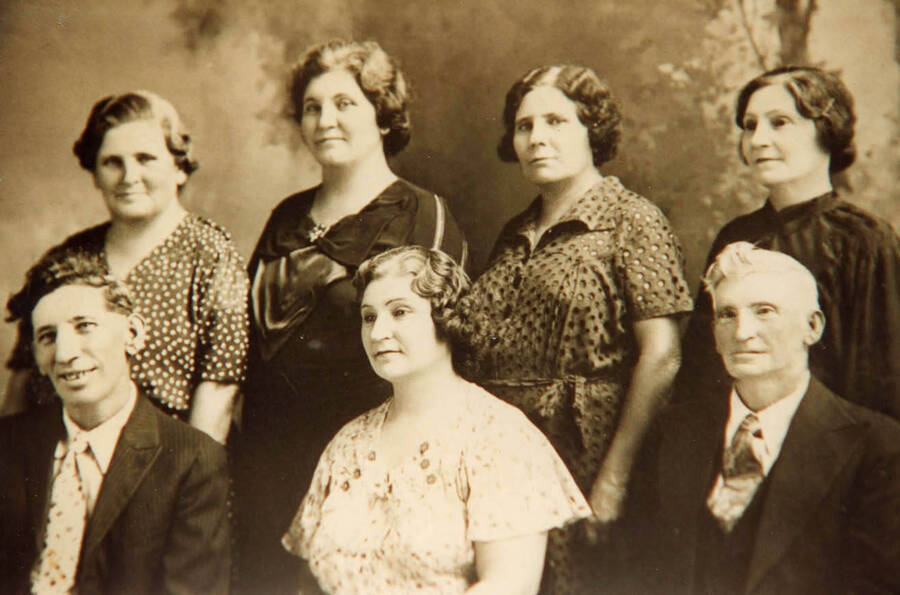 Children of H.R.H. and Sarah McCauley. Back row, Bessie, Alice, Barbara Ann, and Rose. Front row, Henry, Virginia, and Ona (Oney).
