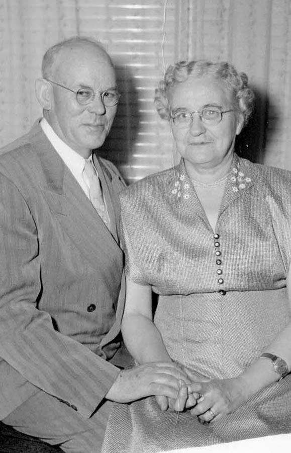 An informal portrait of Arthur and Alice Strong in Potlatch, Idaho.